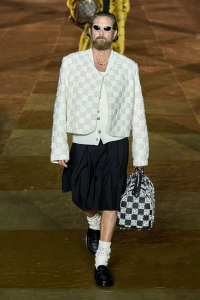 Look 48